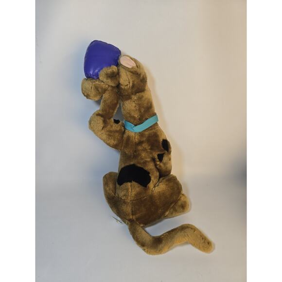 18” Cartoon Network Scooby Doo Plush Holding Scooby Snacks Play By Play 2002 - Picture 4 of 9